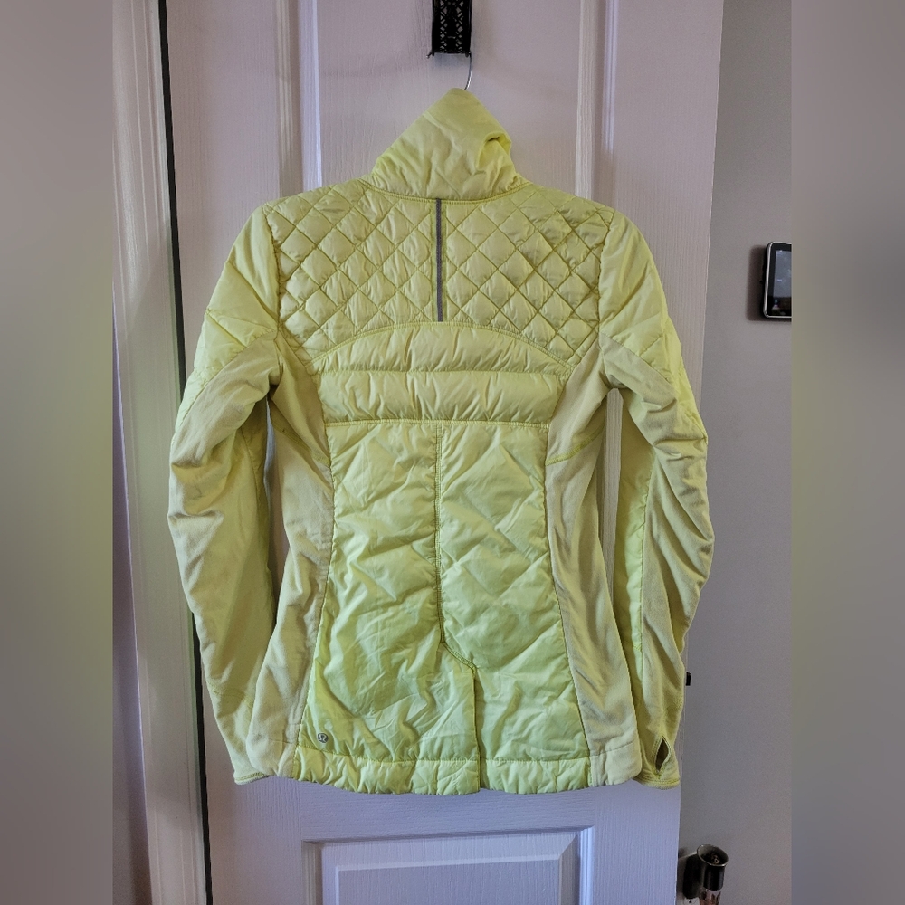 Lululemon What The Fluff Pullover Jacket Clarity Yellow Size 4 Quilted - Picture 8 of 14